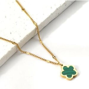 18k plated Gold Clover Pendant Necklace‎